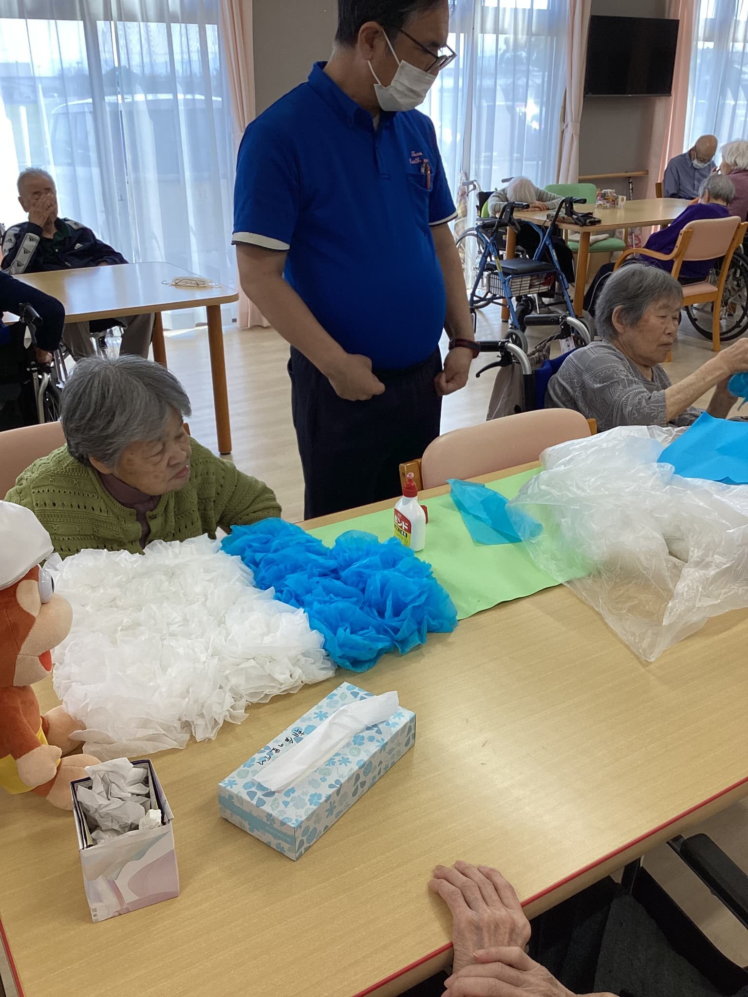 「アースケア前橋　朝倉の里」鯉のぼり制作作業🎶